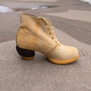 Go Groovy | Hornik | Lace-Up Ankle Boot